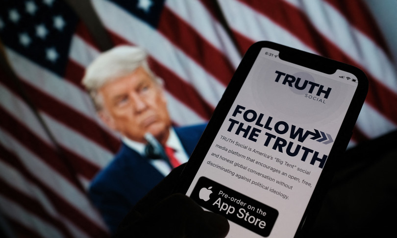 Donald Trump torna con Truth Social: nuova piattaforma social che sfida Twitter