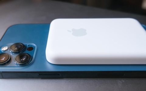 L'Apple MagSafe Battery Pack è in offerta su Amazon a metà prezzo