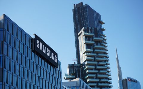 Samsung: sotto attacco, dati degli utenti violati