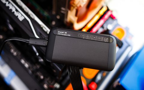 SSD portatile Crucial X8 da 2TB in offerta incredibile su Amazon