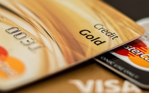 Carta di credito senza cambiare banca: realtà o utopia?