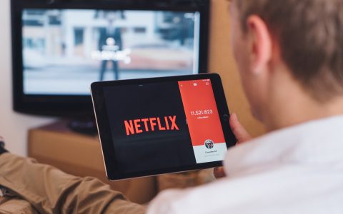 Sky e Netflix: l'offerta combinata conviene, tanti contenuti a prezzo ridotto